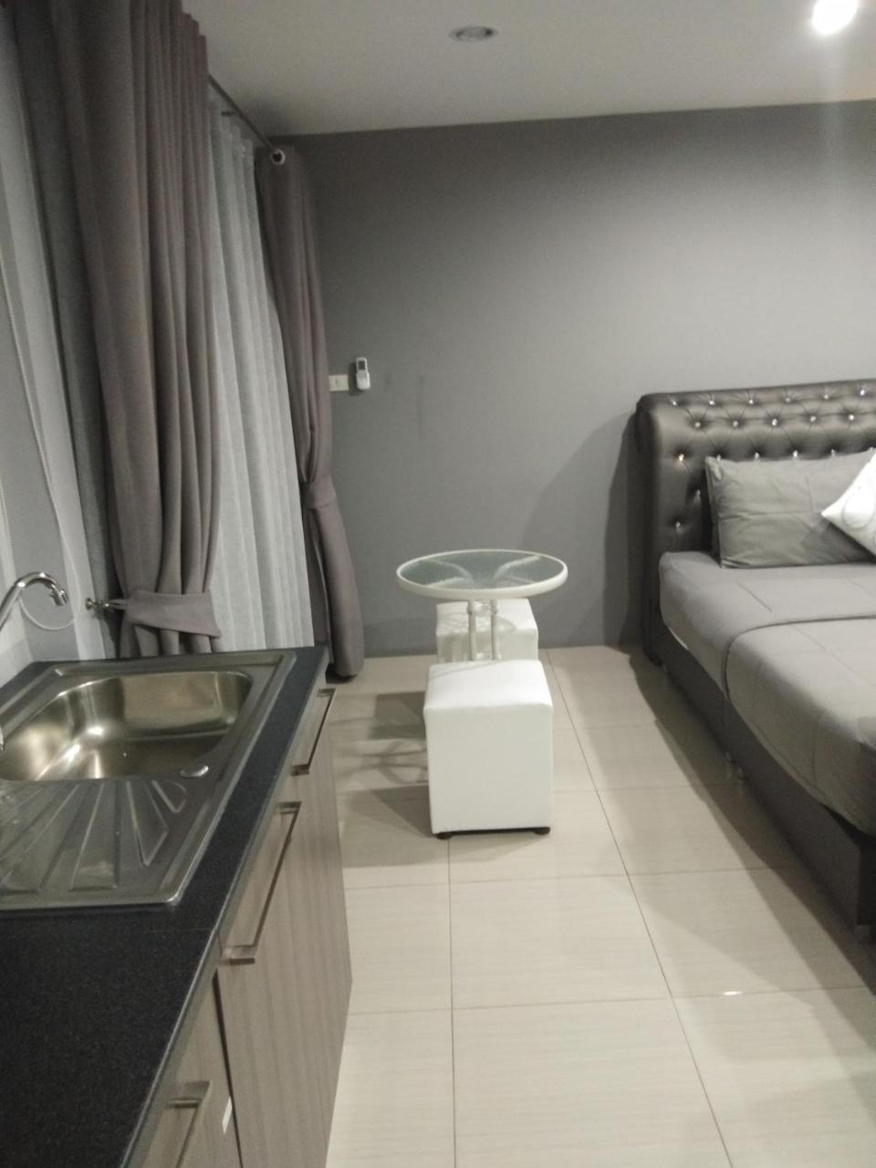 Asia'S Beach Apartments Sattahip Exterior photo