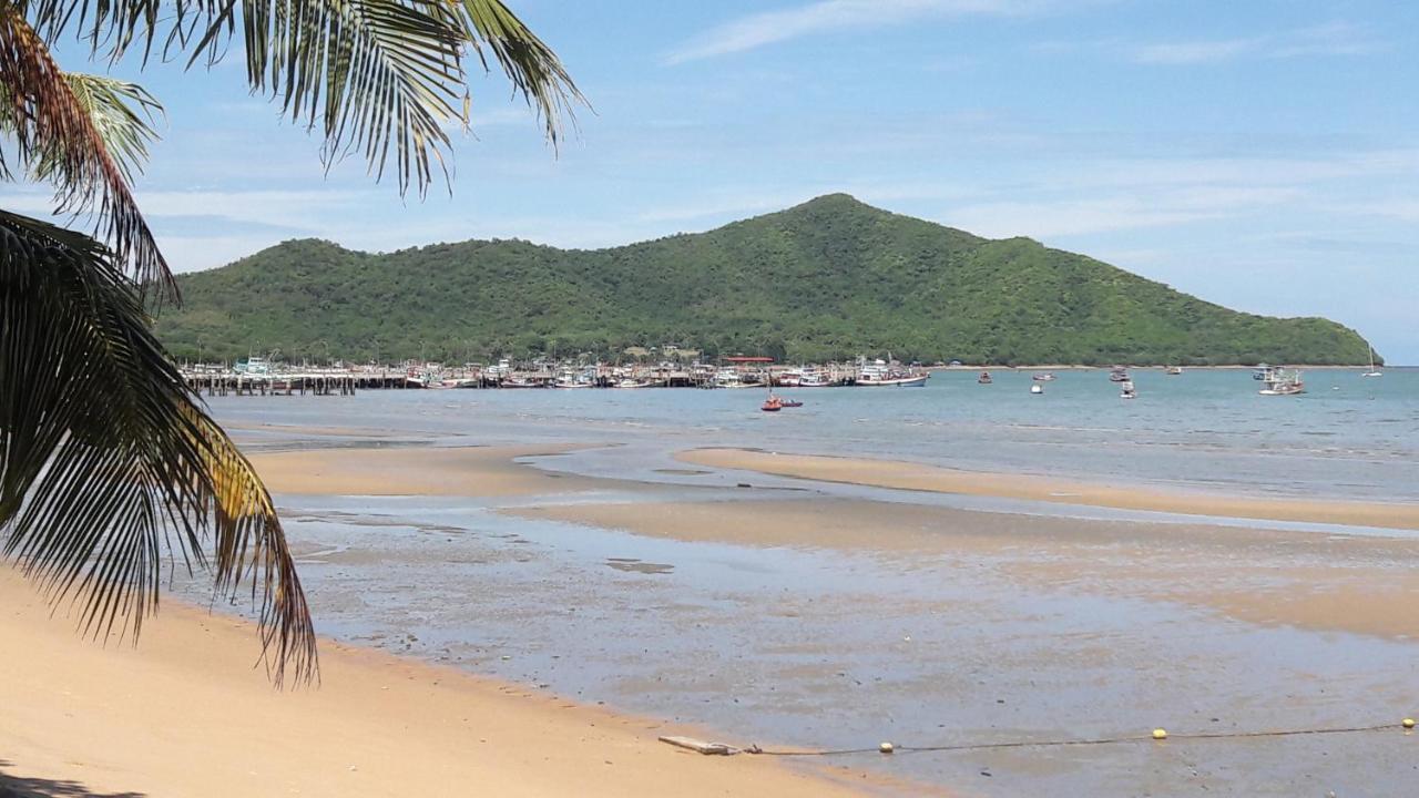Asia'S Beach Apartments Sattahip Exterior photo