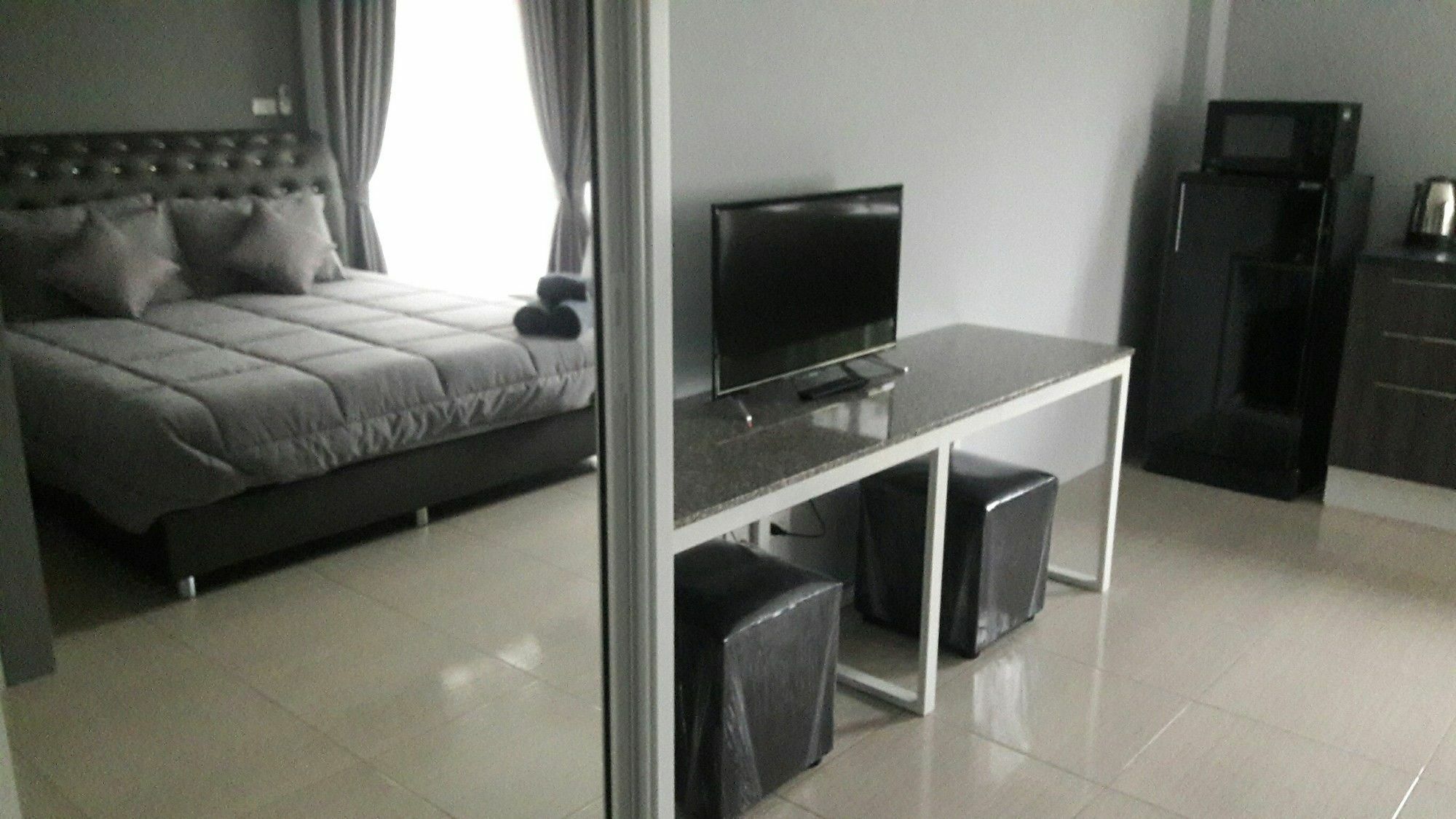 Asia'S Beach Apartments Sattahip Exterior photo