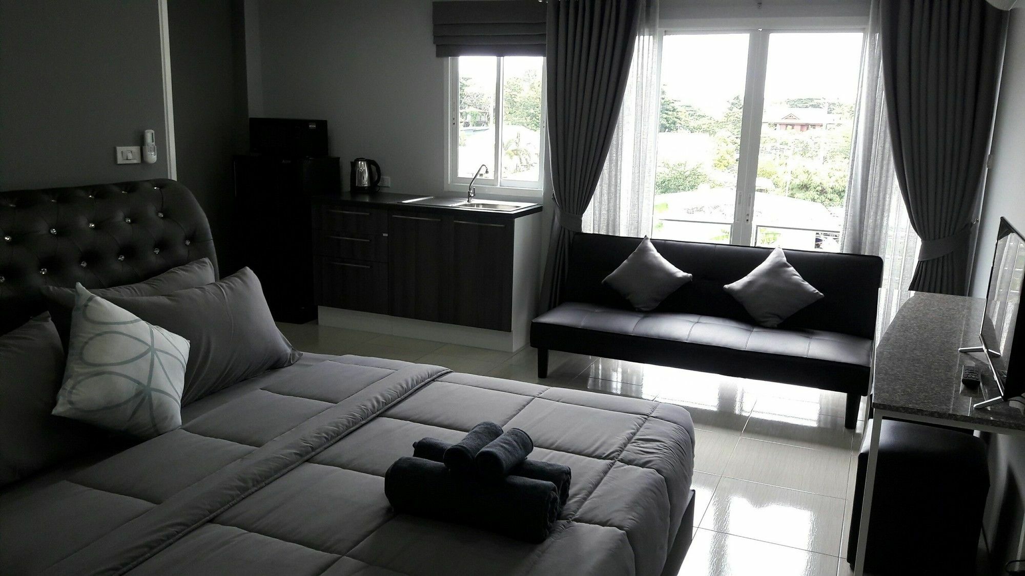 Asia'S Beach Apartments Sattahip Exterior photo
